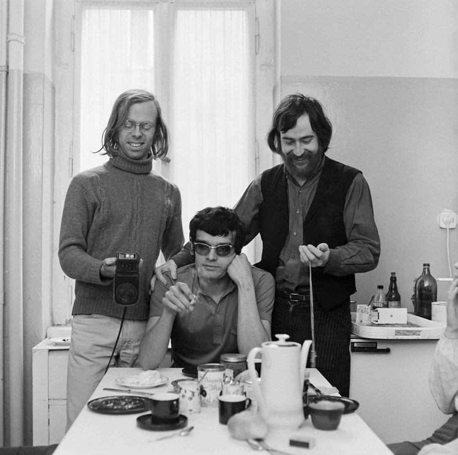 (1) Günter Peter Straschek (middle), Carlos Bustamante (left) and Johannes Beringer (right) on the set of Labriola (1970). Photo: Michael Biron. (1) Günter Peter Straschek (middle), Carlos Bustamante (left) and Johannes Beringer (right) on the set of Labriola (1970). Photo: Michael Biron.
