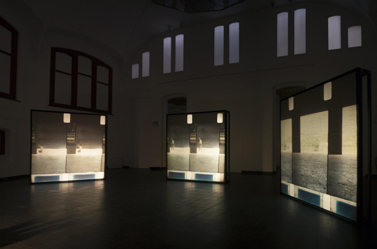 (3) When Her Eyes Lifted (Nida Sinnokrot, 1998/2016) installation view by Tom Callemin