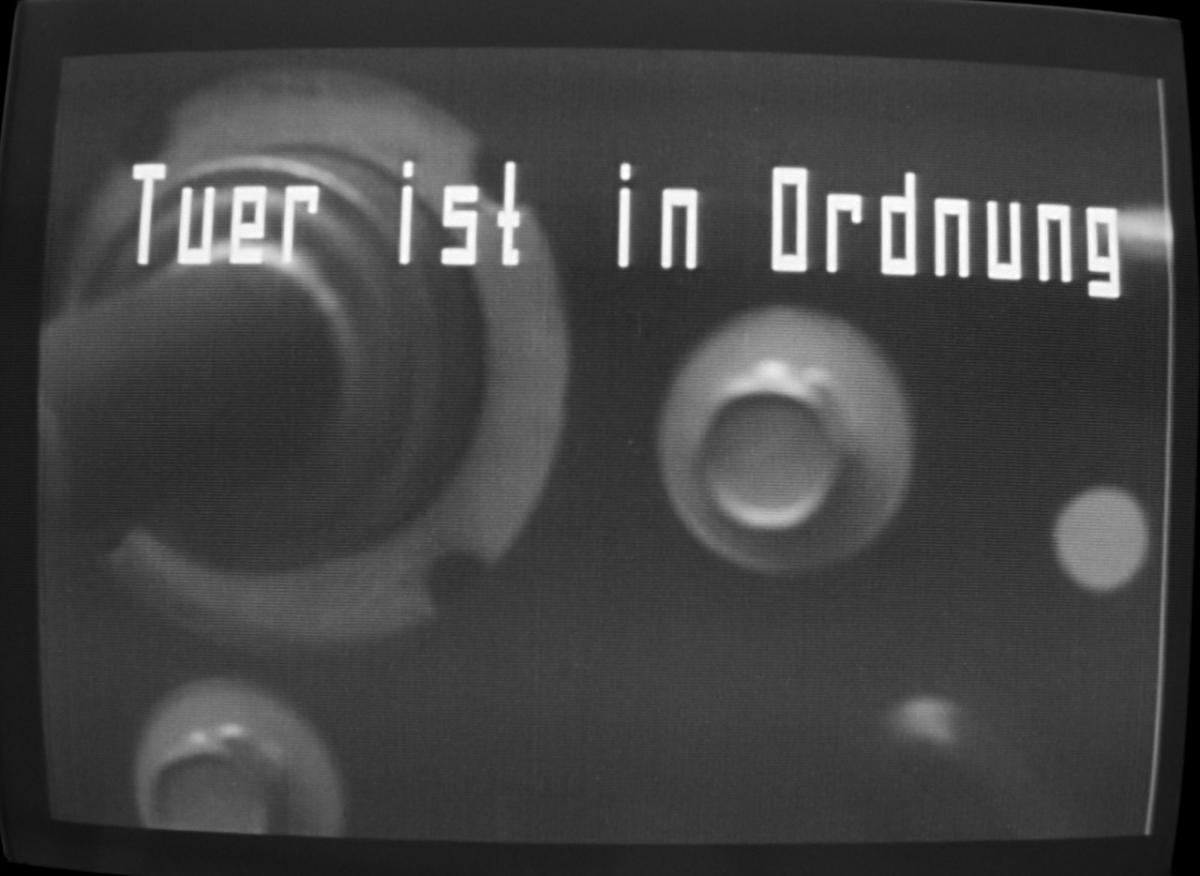 (3) Bilder der Welt und Inschrift des Krieges (Harun Farocki, 1989). Photo: "Images of the World and the Inscription of War" © Harun Farocki 1988