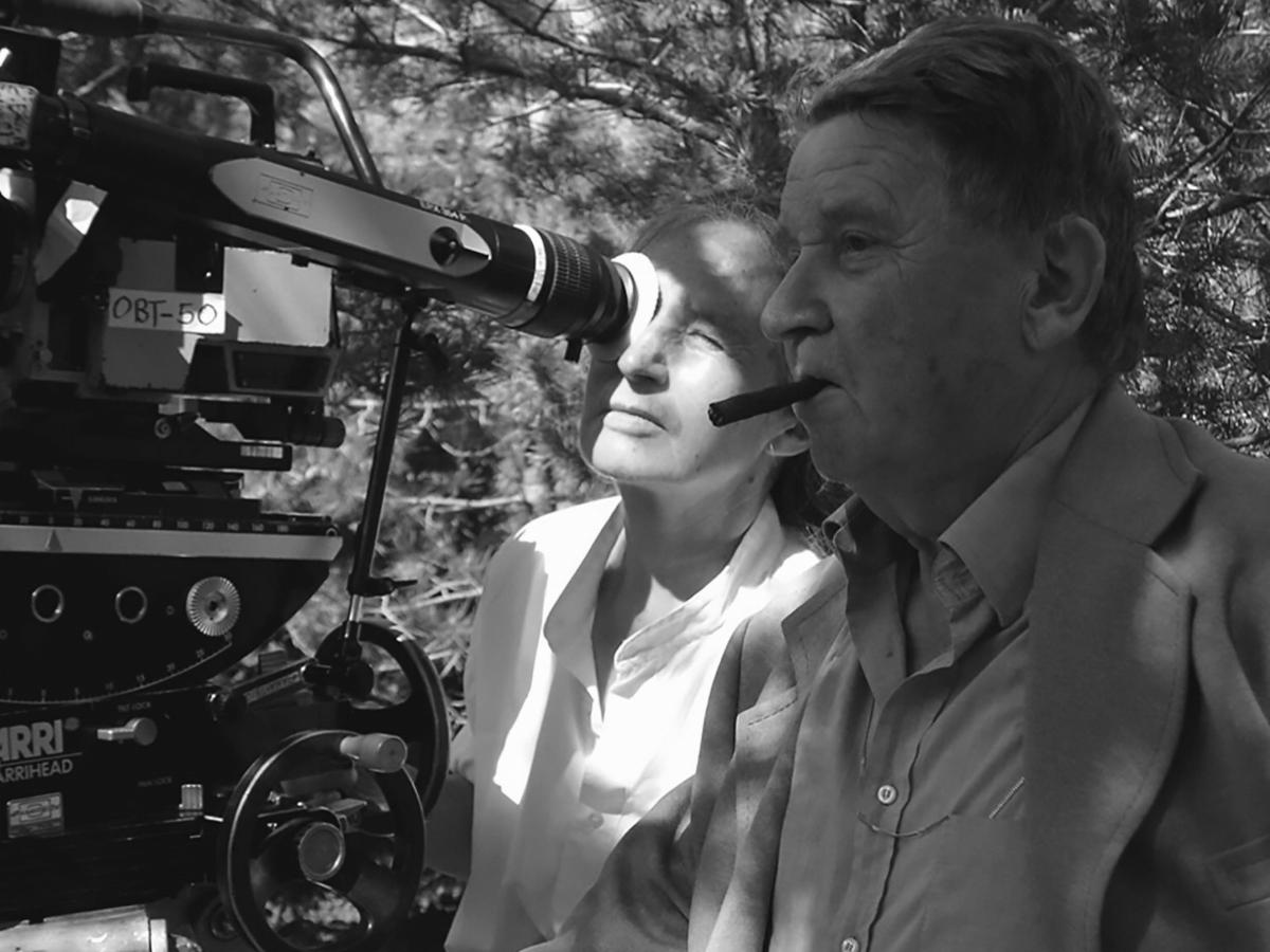 Jean-Marie Straub and Danièle Huillet on the set of Ces rencontres avec eux (2006). Photo: Marion Befve. Jean-Marie Straub and Danièle Huillet on the set of Ces rencontres avec eux (2006). Photo: Marion Befve.