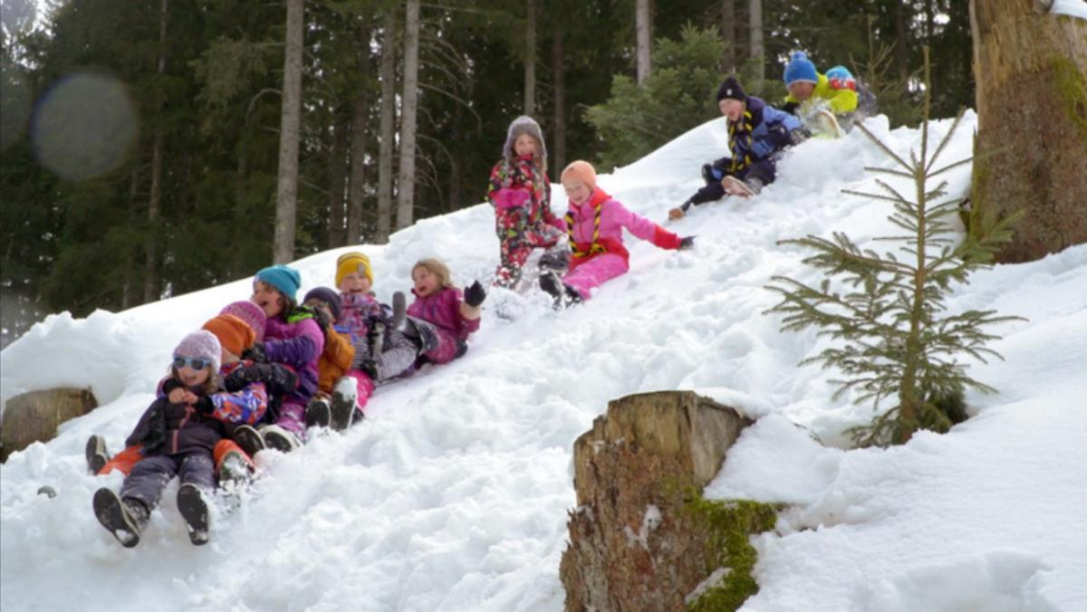 (4) Francis Alÿs, Children’s Game #33: Schneespiele (2022) | Engelberg, Switzerland [still]