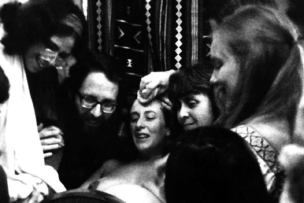Milestones (John Douglas, Robert Kramer, 1975) Milestones (John Douglas, Robert Kramer, 1975)
