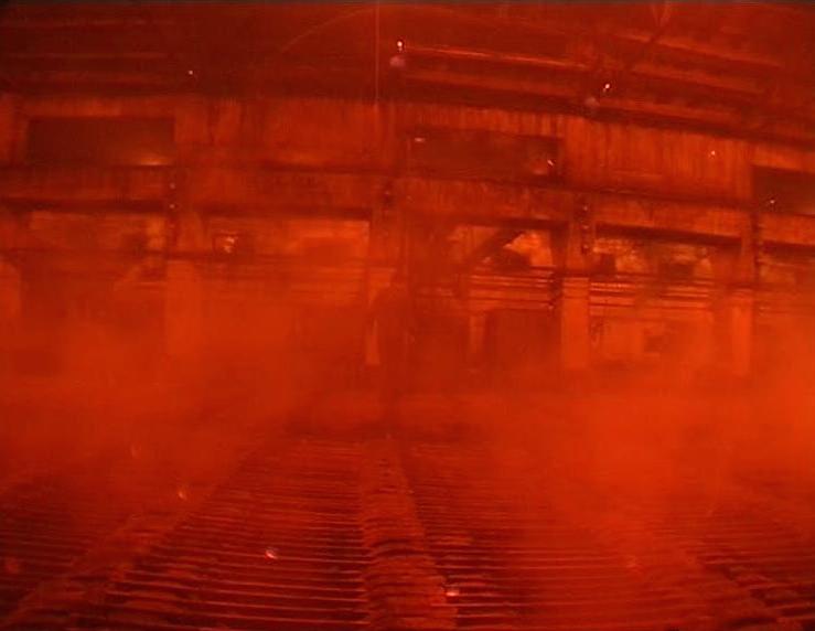 Tiexi qu [West of the Tracks] (Wang Bing, 2002)