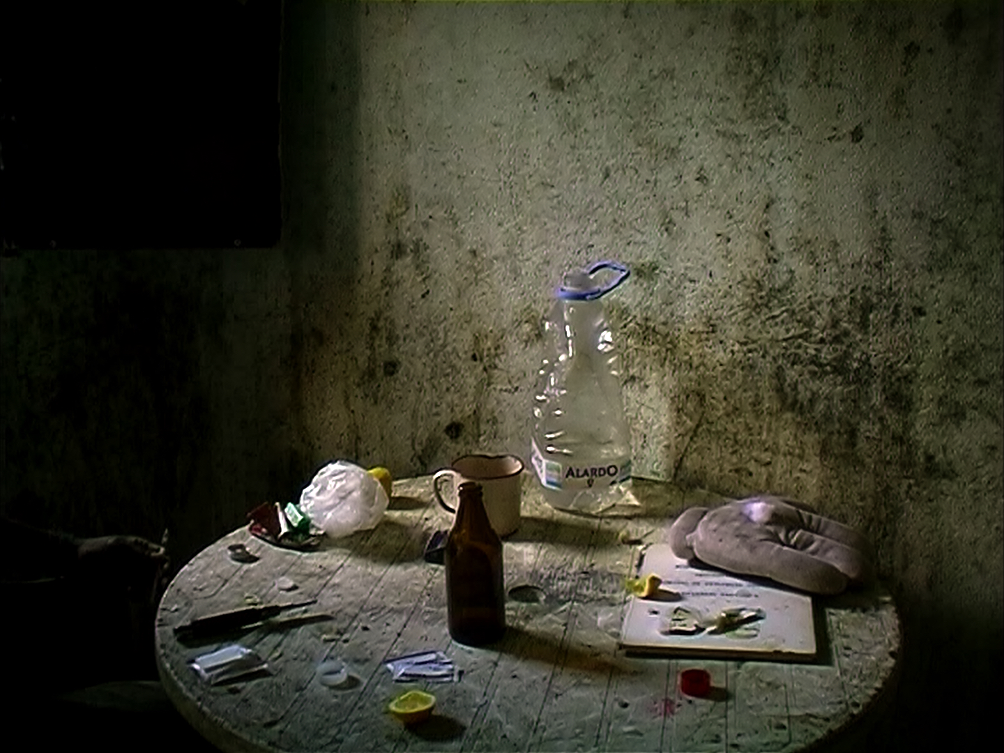 (1) No quarto da Vanda [In Vanda’s Room] (Pedro Costa, 2000)