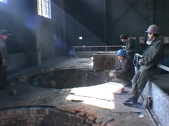 Tiexi qu [West of the Tracks] (Wang Bing, 2002)