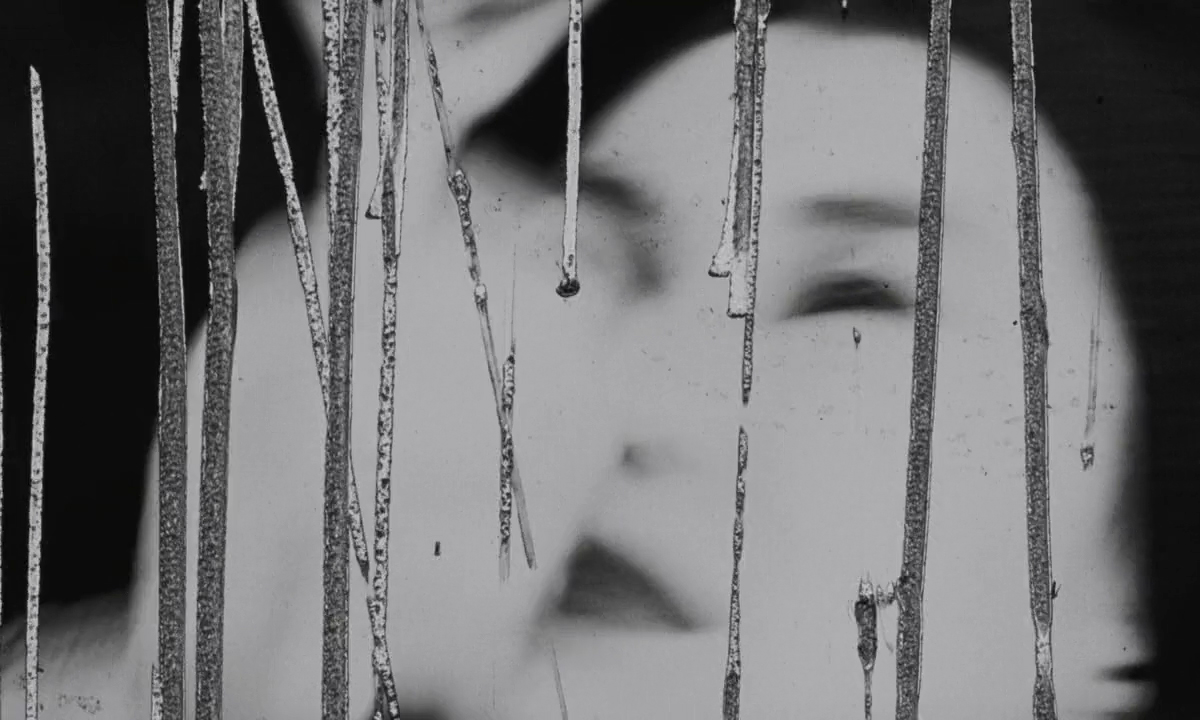 (15) Irma Vep (Olivier Assayas, 1996) (15) Irma Vep (Olivier Assayas, 1996)